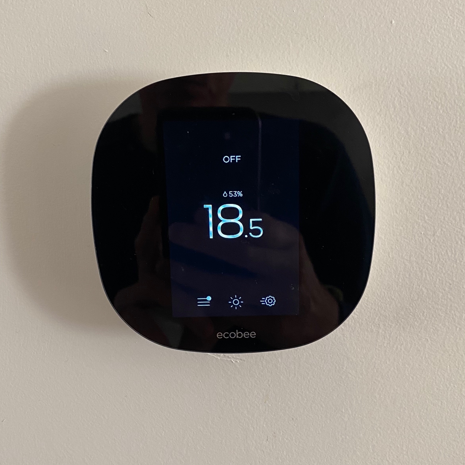 Ecobee thermostat showing 18.5ºC